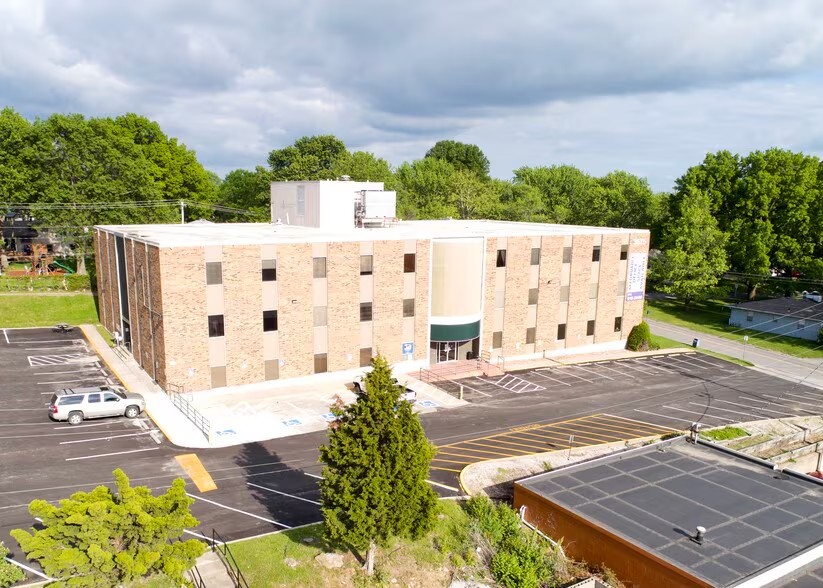 Noland Plaza building