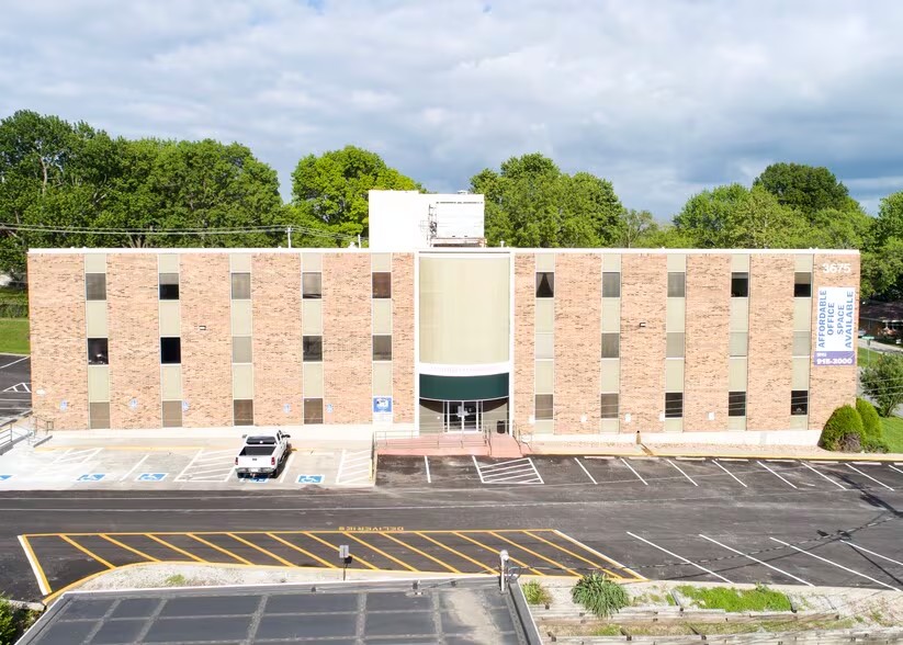 Noland Plaza parking and entrance